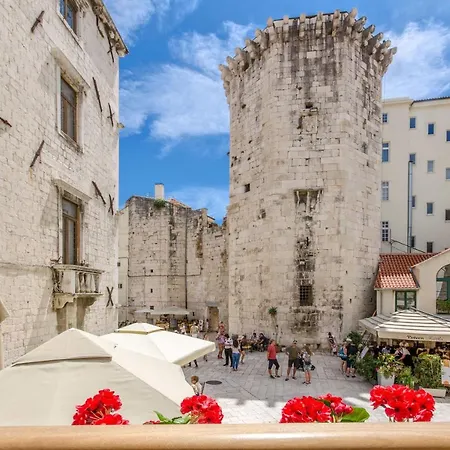 Apartment Split Lägenhet